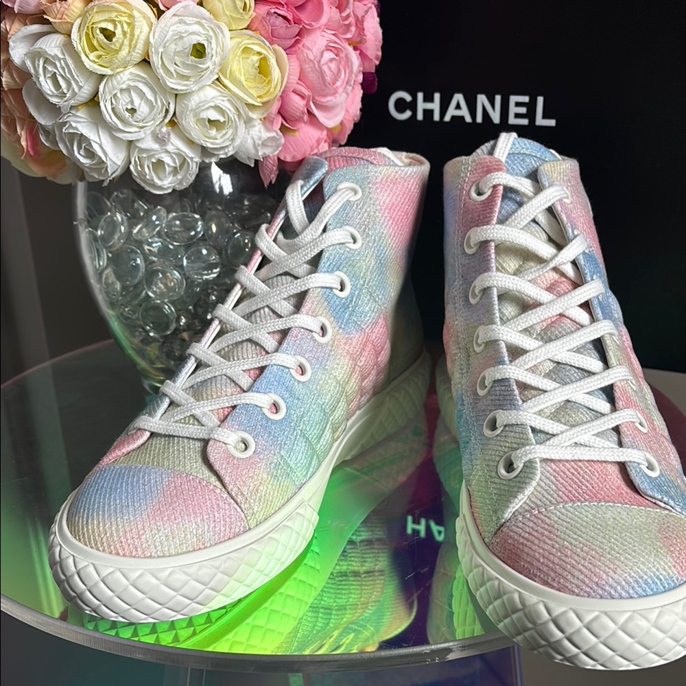 🫧CHANEL🫧🌈⭐️HOST PICK⭐️📣📣Pastel High-Top Sneakers 38.5 - Picture 9 of 14